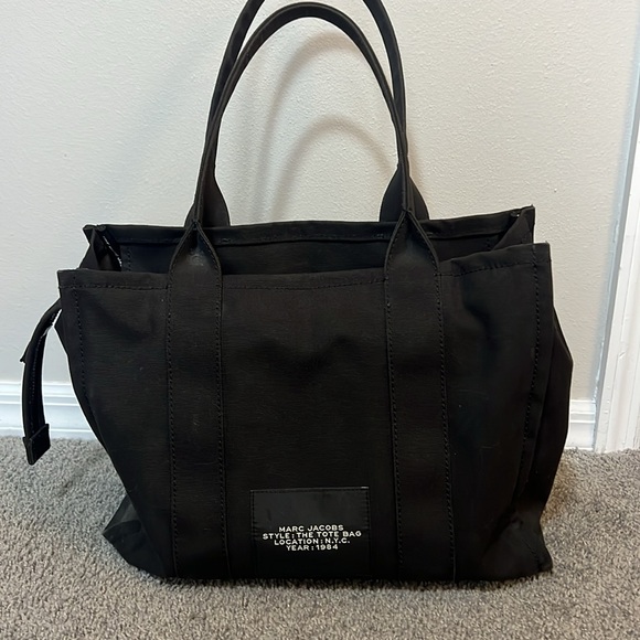 Gently used Marc Jacob’s Tote Bag! - Picture 2 of 7